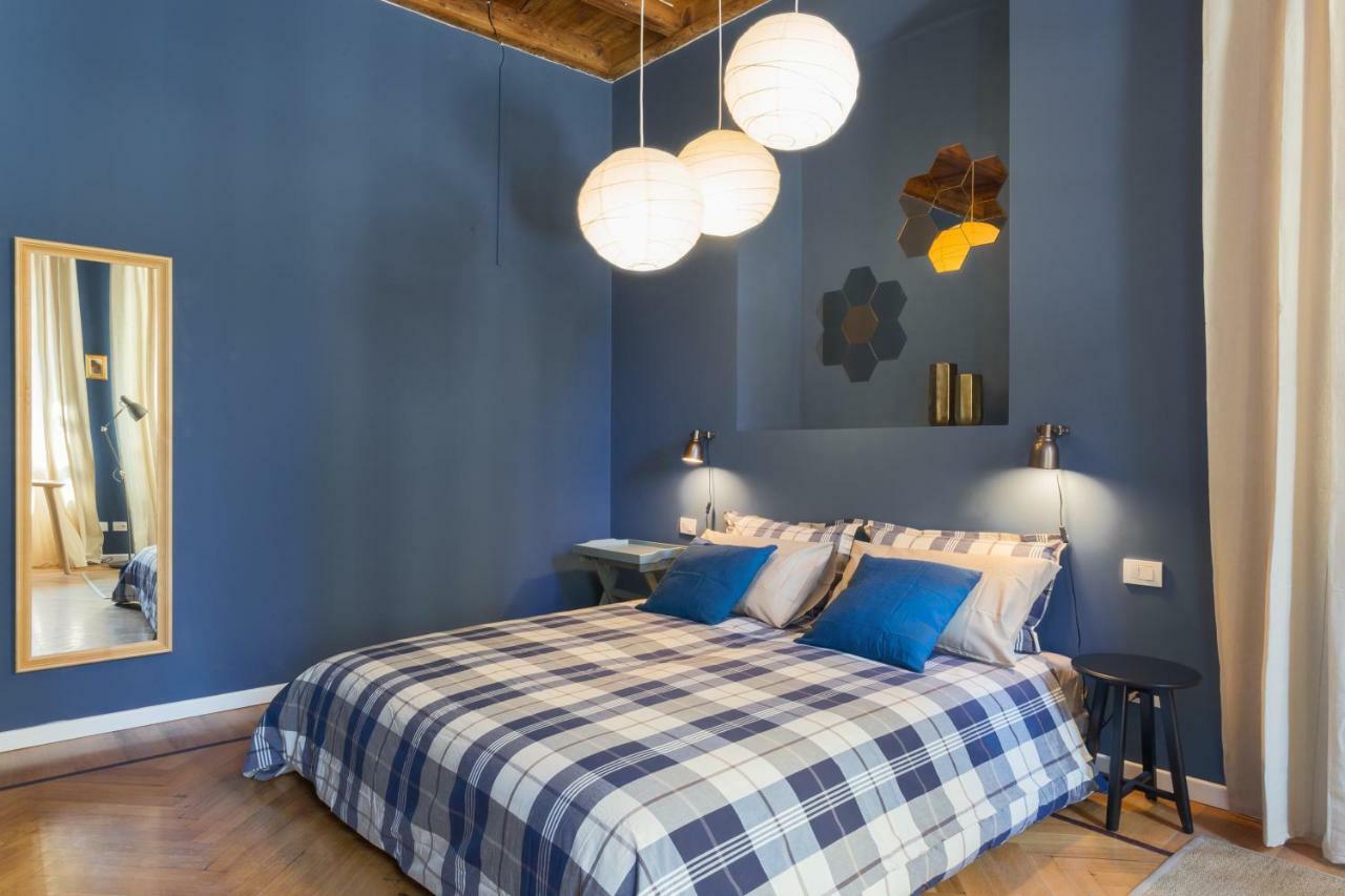 Cosy Apartment 2 Minutes From Duomo Милан Экстерьер фото