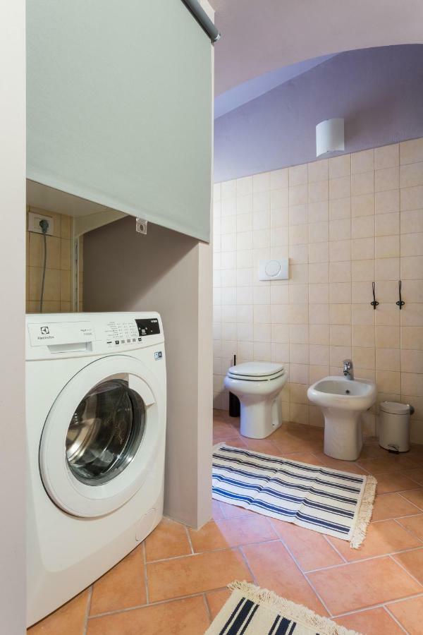 Cosy Apartment 2 Minutes From Duomo Милан Экстерьер фото
