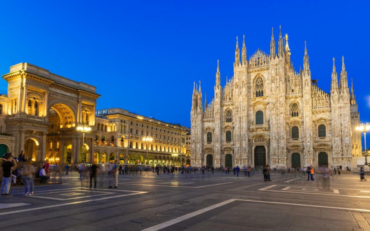 Cosy Apartment 2 Minutes From Duomo Милан Экстерьер фото